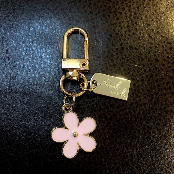 W Black Gold Flower Keychain Brand New - BAG CHARM - Picture 11 of 16
